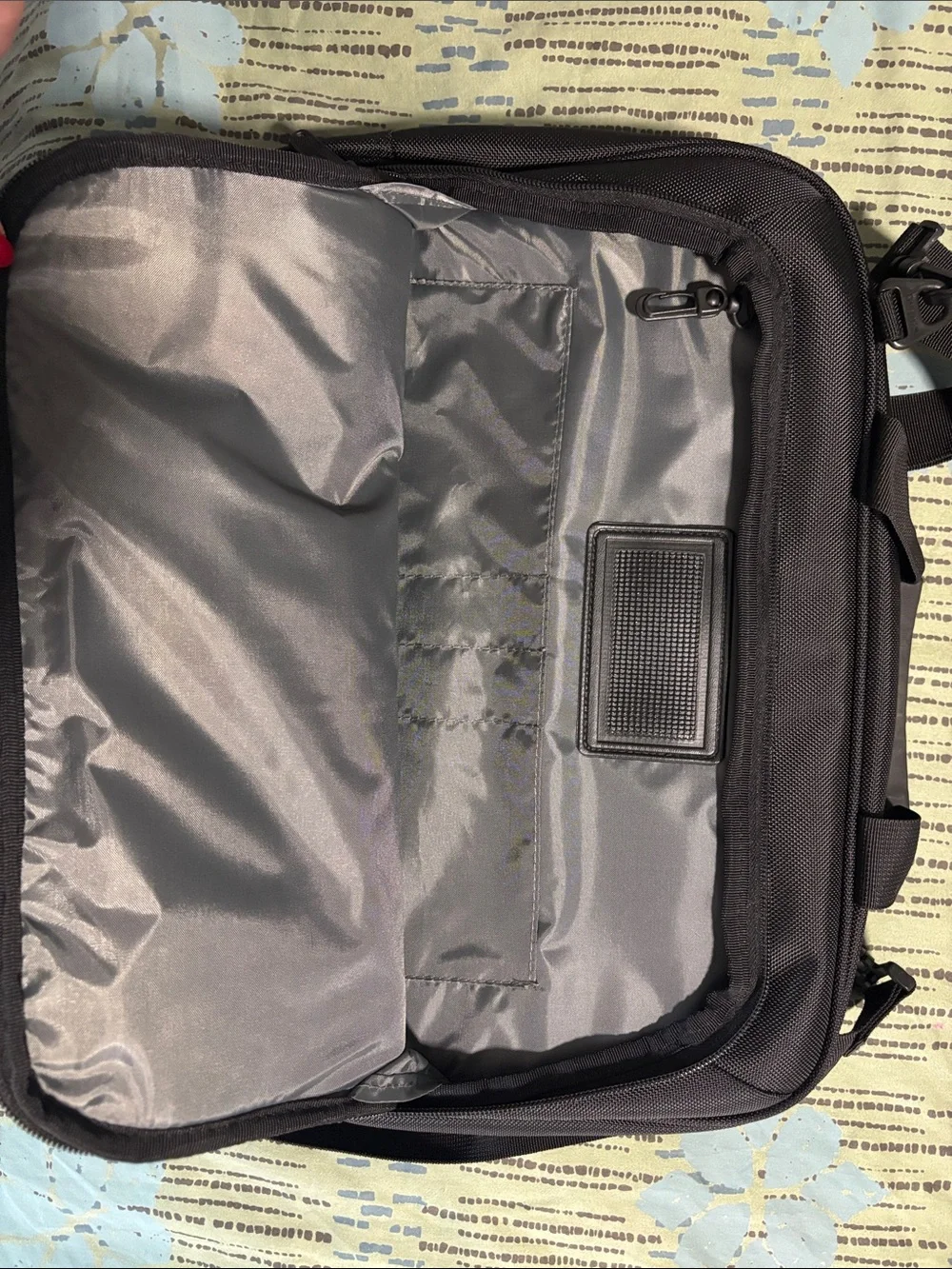 Brand new Targus Black Laptop Messenger Bag with Shoulder Strap
